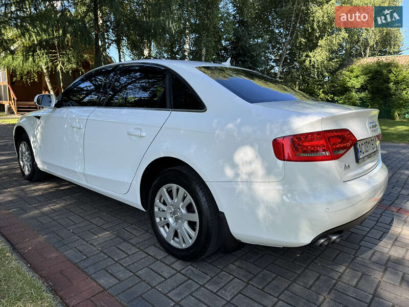 Седан Audi A4 2010 в Луцке