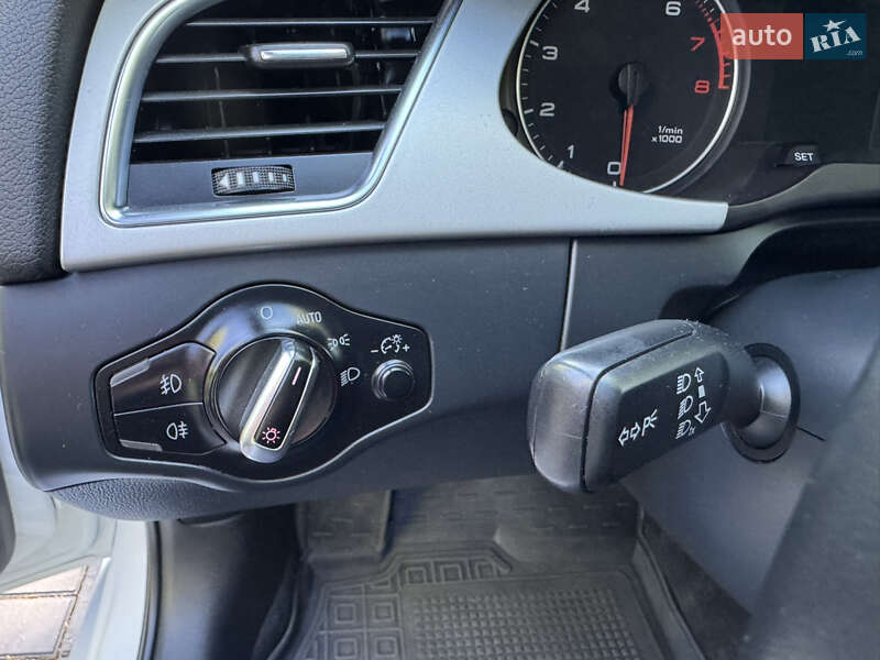 Седан Audi A4 2010 в Луцке