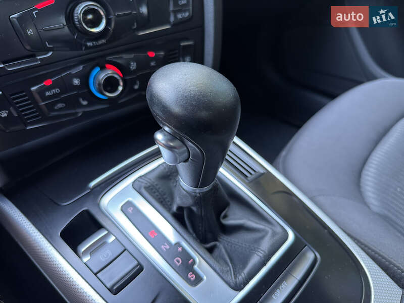 Седан Audi A4 2010 в Луцке
