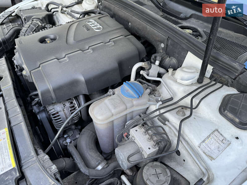 Седан Audi A4 2010 в Луцке