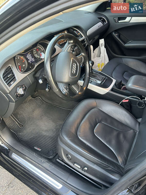 Седан Audi A4 2012 в Кременчуге