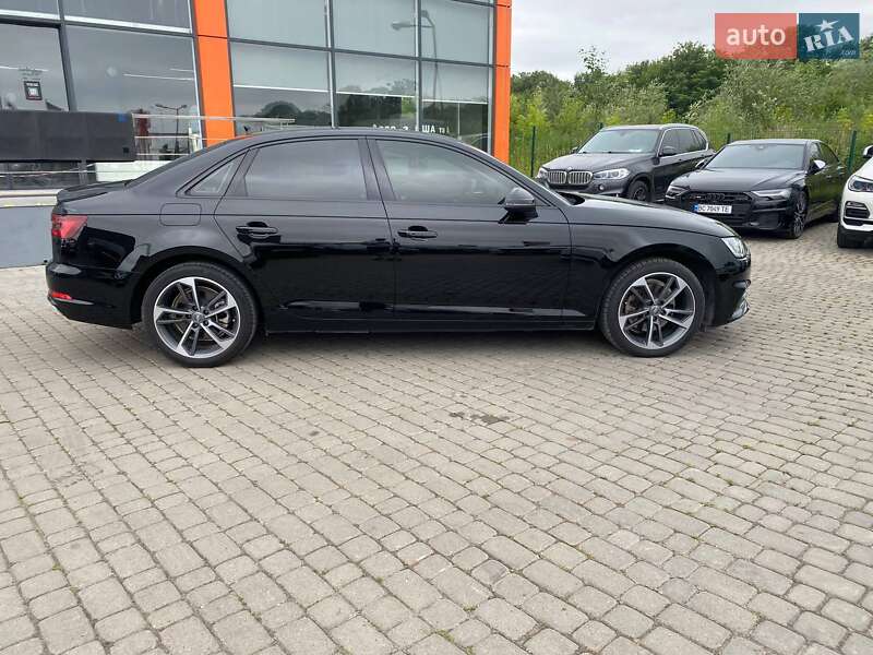 Седан Audi A4 2019 в Львові