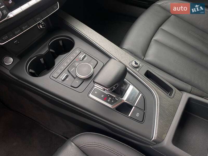 Седан Audi A4 2019 в Львові