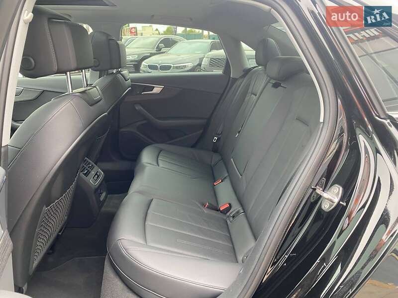 Седан Audi A4 2019 в Львові