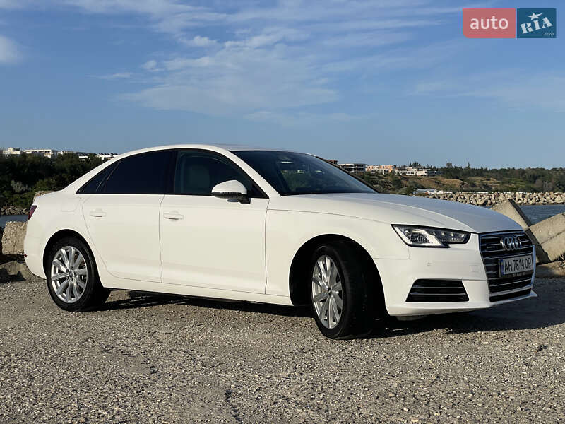 Седан Audi A4 2016 в Кременчуге