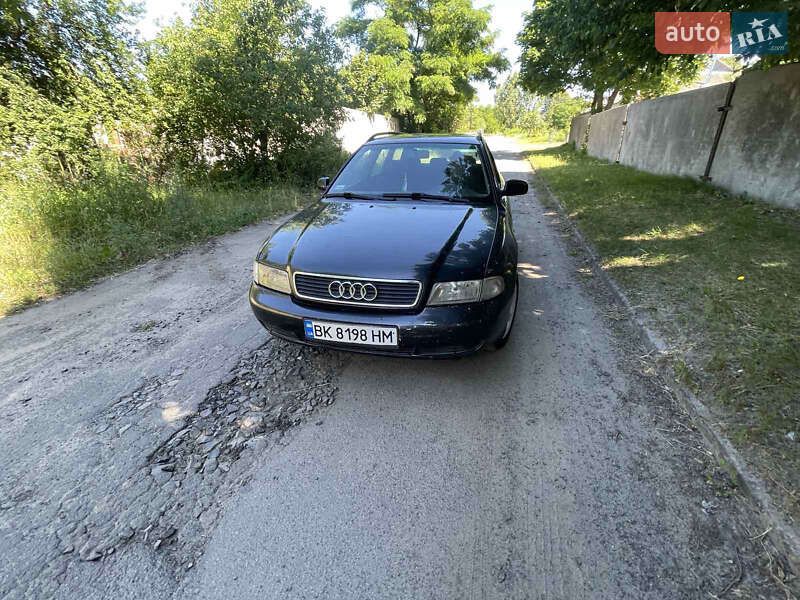 Универсал Audi A4 1998 в Владимирце