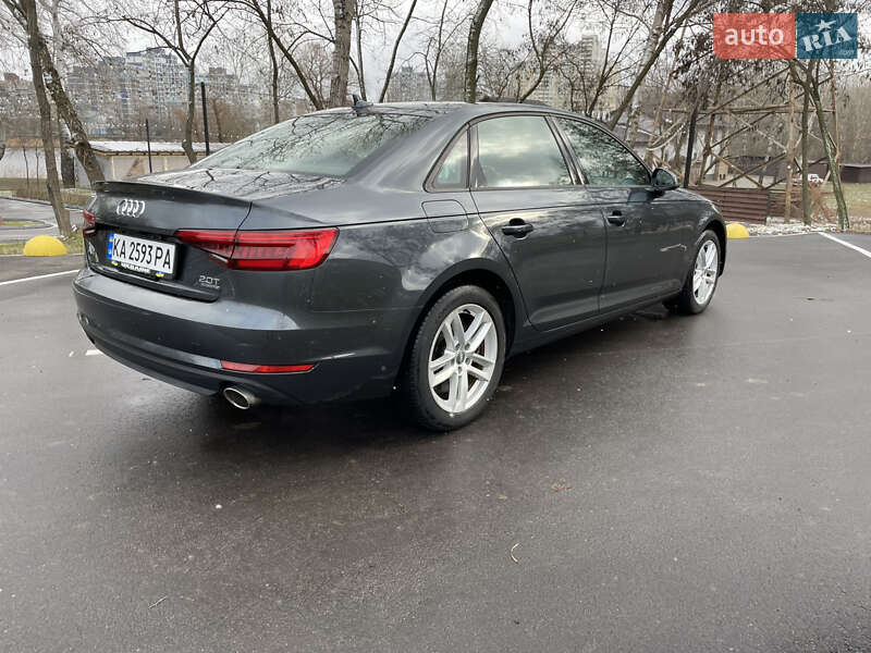 Седан Audi A4 2016 в Киеве