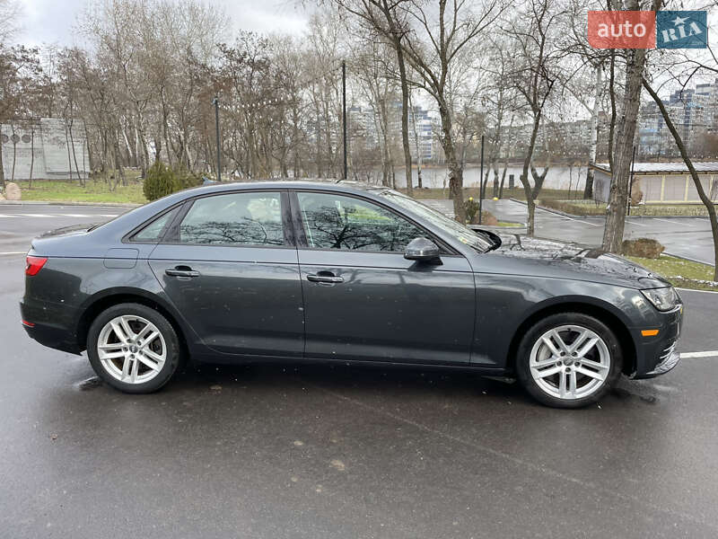 Седан Audi A4 2016 в Киеве