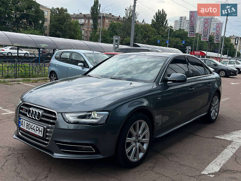 Седан Audi A4 2014 в Києві