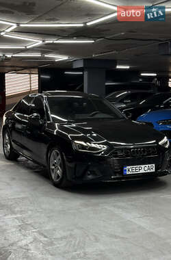 Седан Audi A4 2022 в 