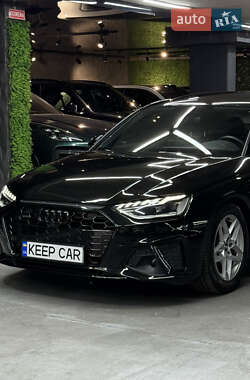 Седан Audi A4 2022 в 