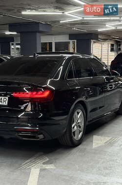 Седан Audi A4 2022 в 