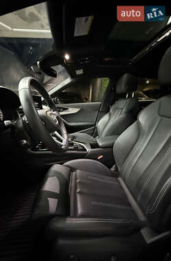 Седан Audi A4 2022 в 