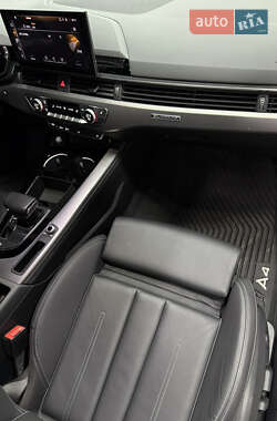 Седан Audi A4 2022 в 
