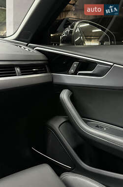 Седан Audi A4 2022 в 