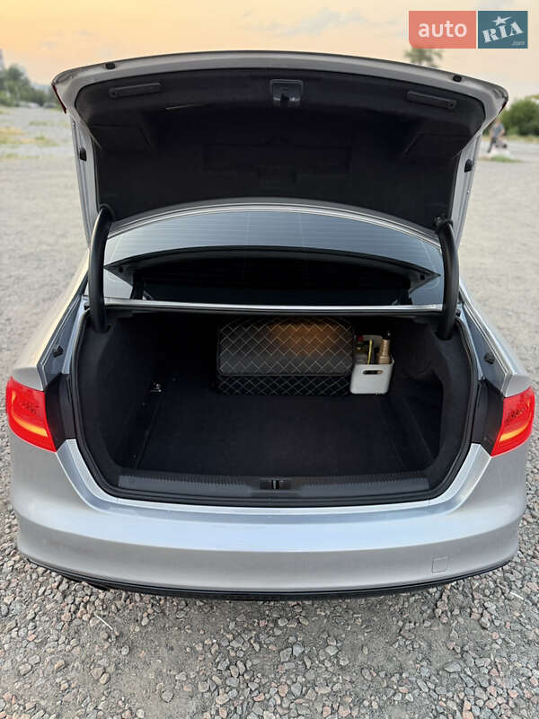Седан Audi A4 2015 в Дніпрі