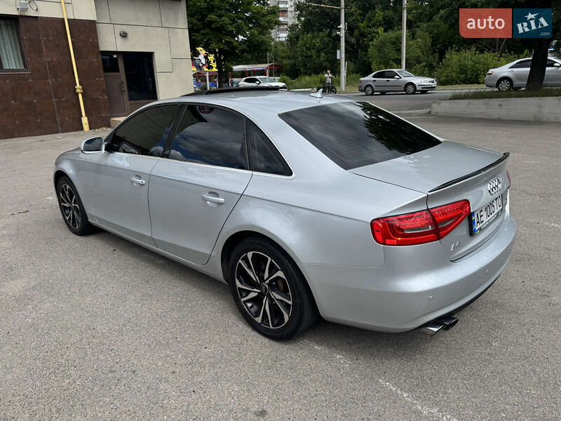 Седан Audi A4 2012 в Дніпрі