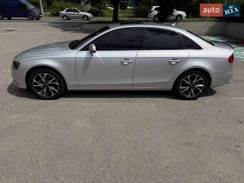 Седан Audi A4 2012 в Дніпрі