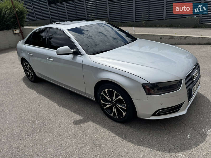 Седан Audi A4 2012 в Дніпрі