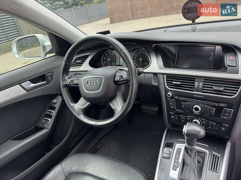 Седан Audi A4 2012 в Дніпрі