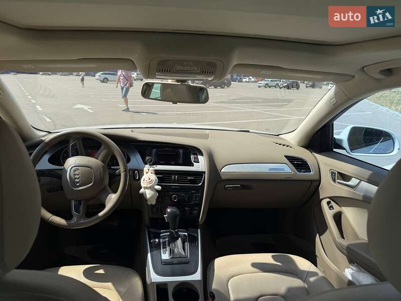 Седан Audi A4 2011 в Кропивницком