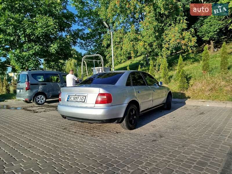 Седан Audi A4 1997 в 
