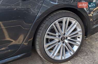 Седан Audi A4 2018 в 