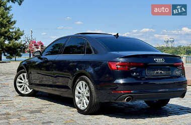 Седан Audi A4 2016 в 