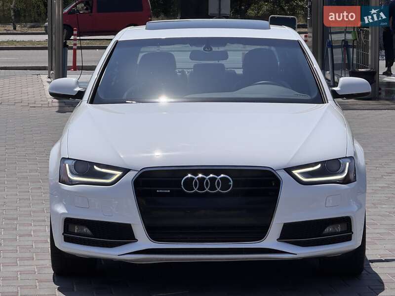 Седан Audi A4 2015 в Запоріжжі