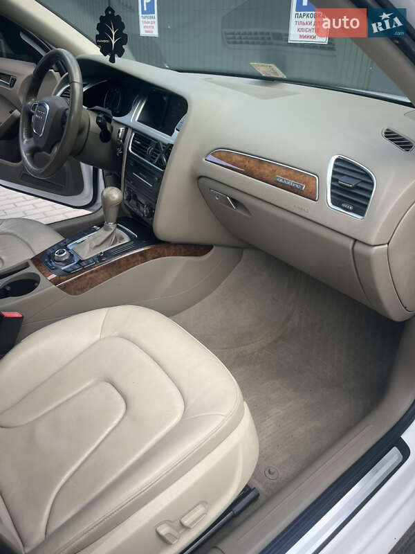 Седан Audi A4 2011 в Стрию