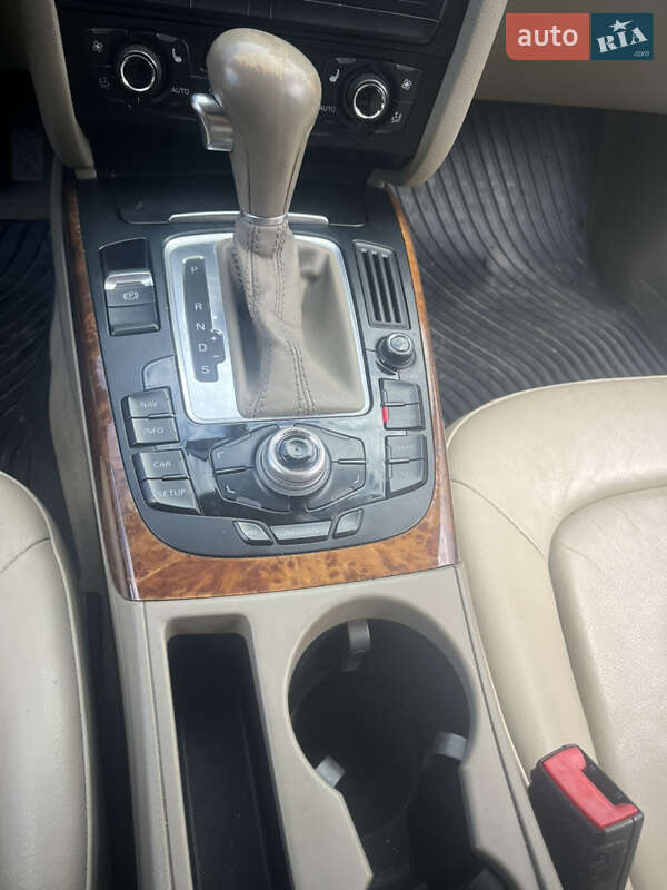 Седан Audi A4 2011 в Стрию