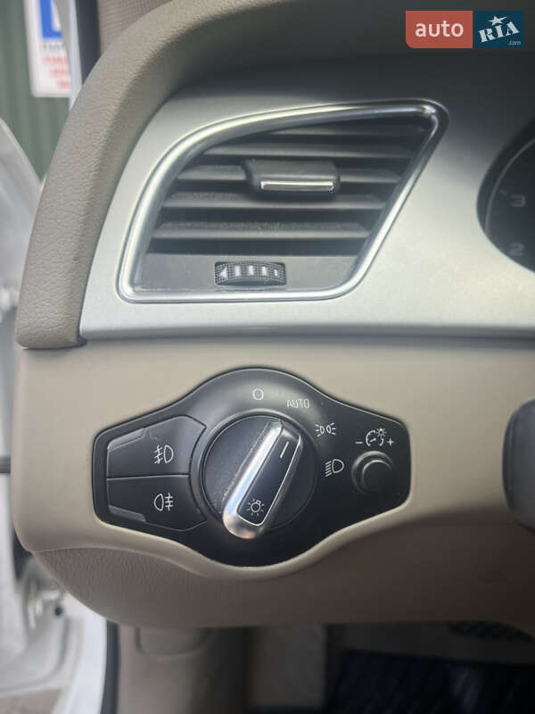 Седан Audi A4 2011 в Стрию