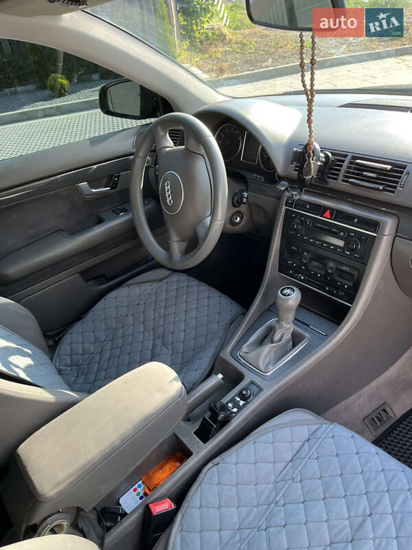 Седан Audi A4 2001 в Самборе