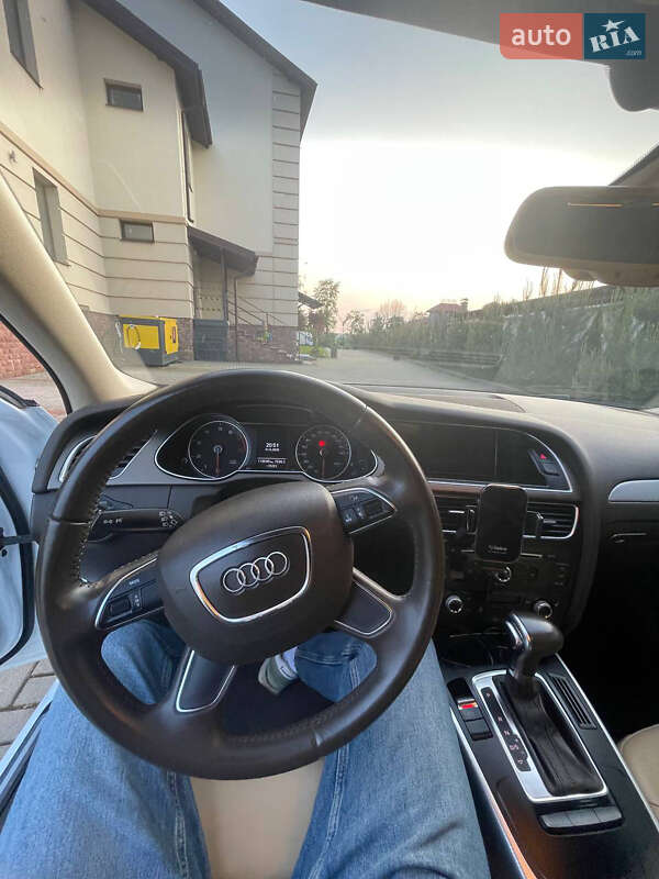 Седан Audi A4 2012 в Киеве