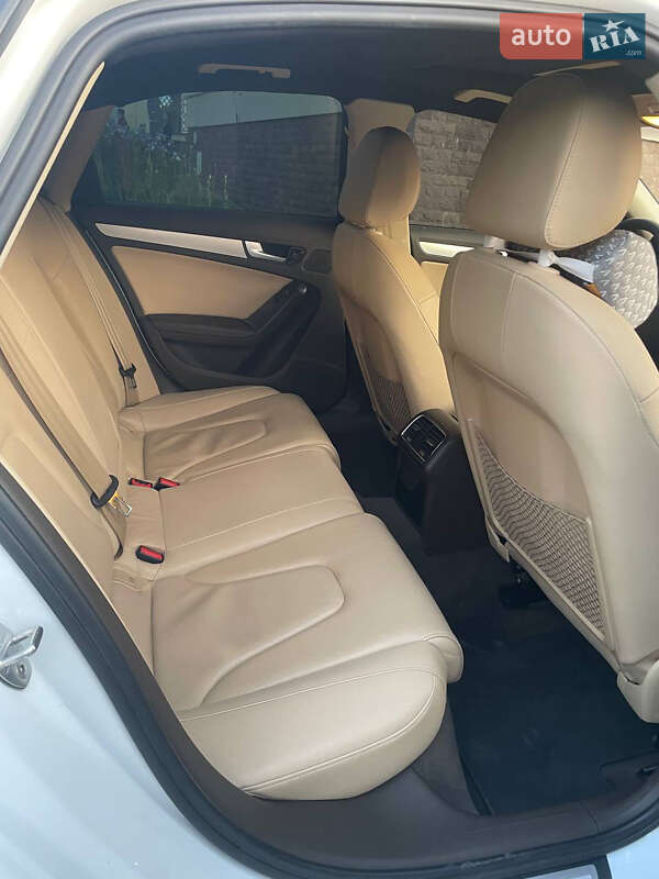 Седан Audi A4 2012 в Киеве