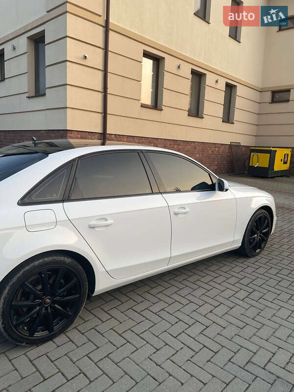 Седан Audi A4 2012 в Киеве