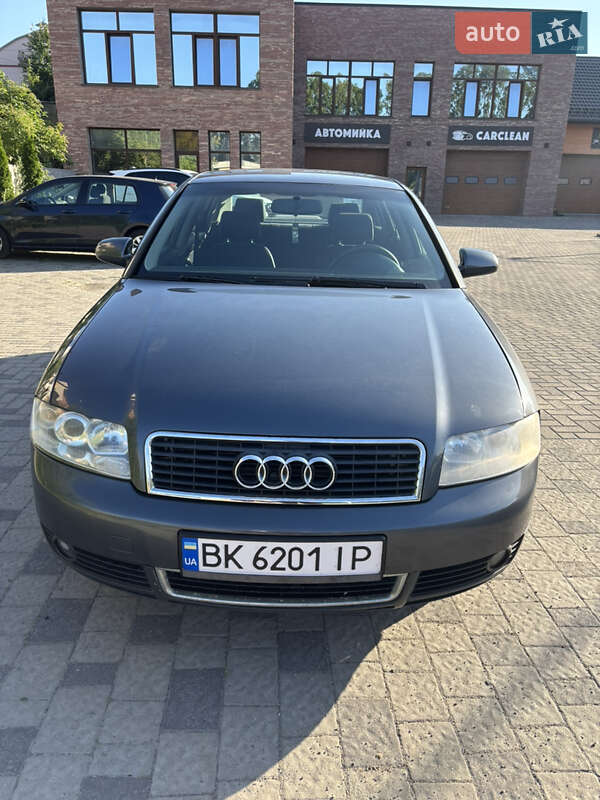 Седан Audi A4 2003 в Ровно
