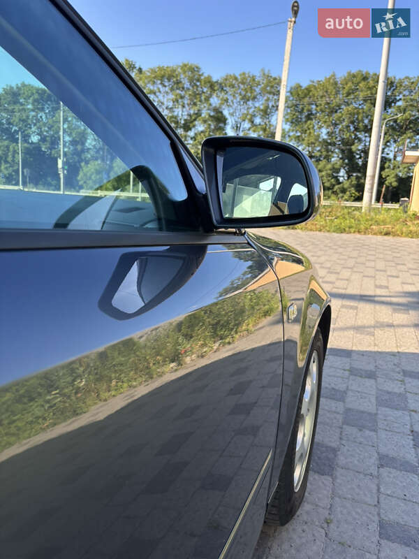 Седан Audi A4 2003 в Ровно