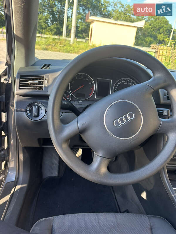Седан Audi A4 2003 в Ровно