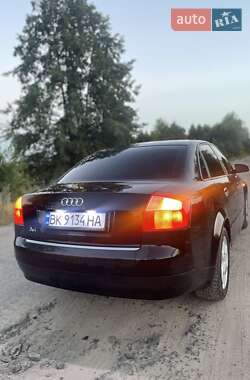 Седан Audi A4 2002 в Вараше