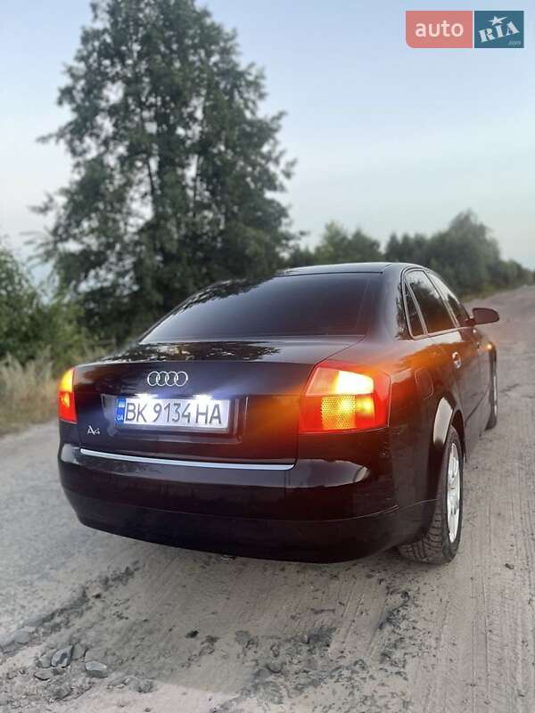 Седан Audi A4 2002 в 