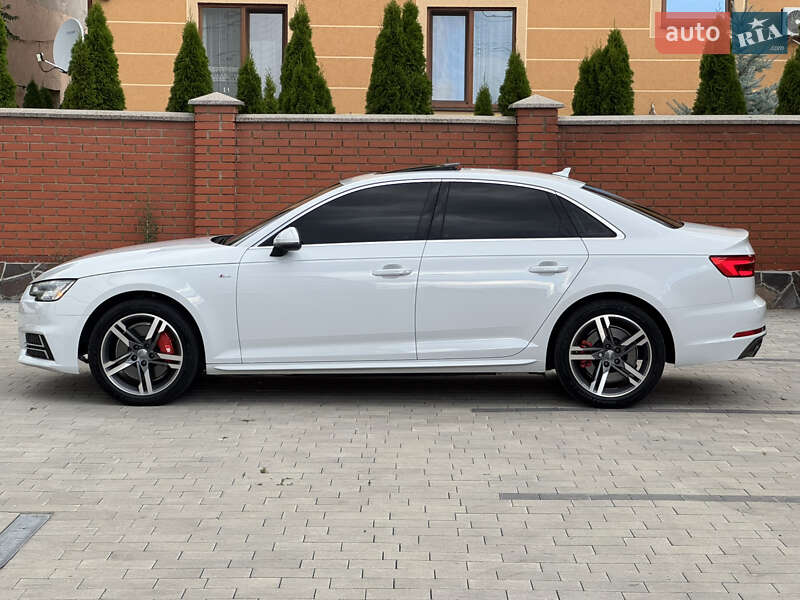 Седан Audi A4 2016 в Мукачево