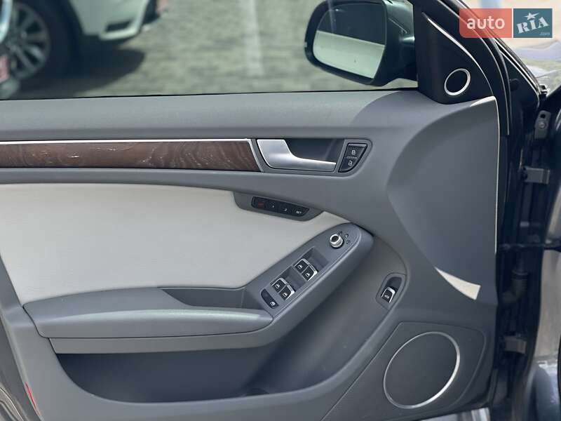 Седан Audi A4 2013 в Львове