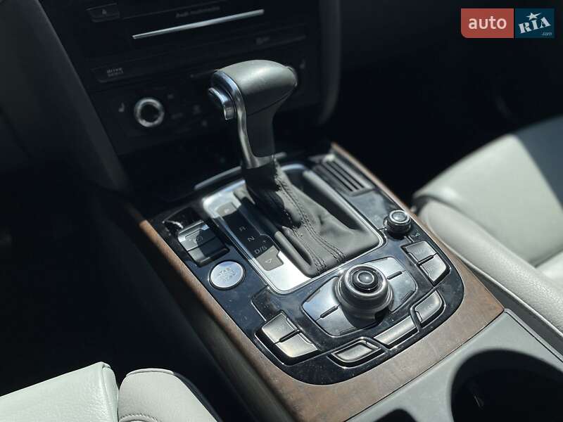 Седан Audi A4 2013 в Львове