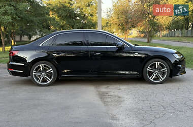 Седан Audi A4 2017 в 