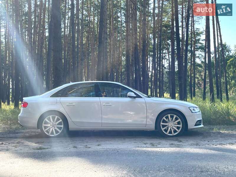 Седан Audi A4 2012 в Чернигове