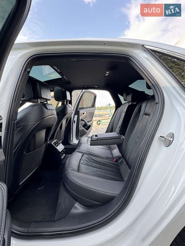 Седан Audi A4 2022 в Киеве
