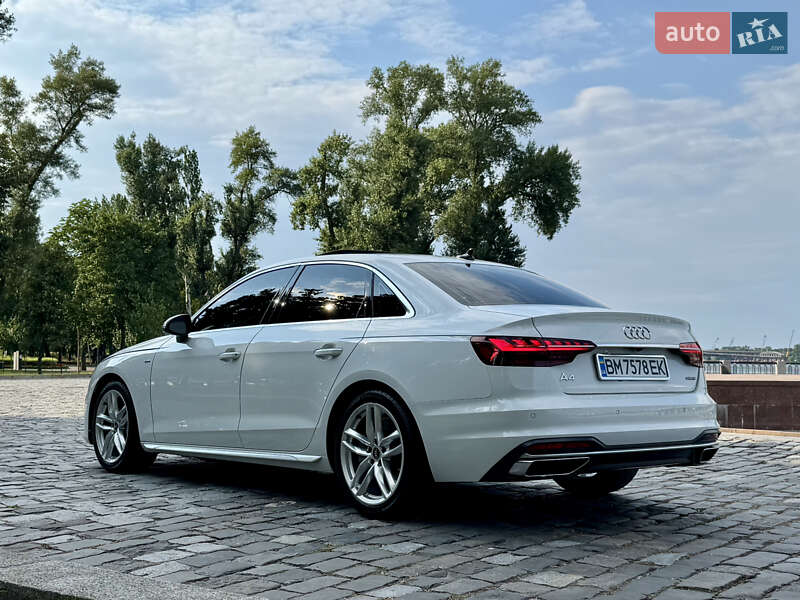 Седан Audi A4 2022 в Киеве
