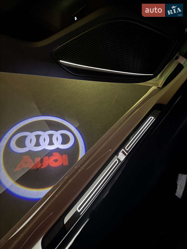 Седан Audi A4 2022 в Киеве