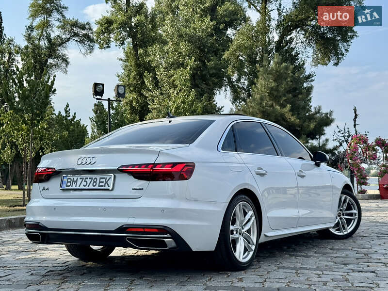 Седан Audi A4 2022 в Киеве
